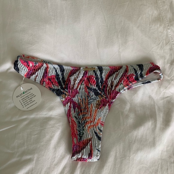 Bikini Bottoms - Picture 5 of 6